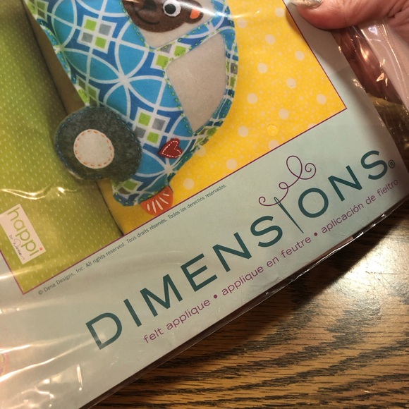 Dimensions Happi Bear felt applique car shaped pillow DIY kit - Picture 6 of 7